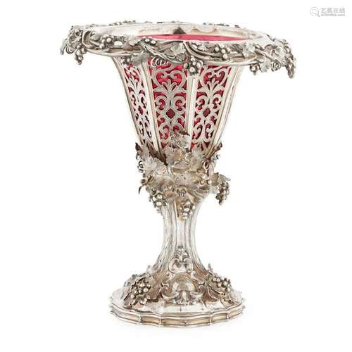 An impressive Victorian vase Height: 33cm, weight: 69oz