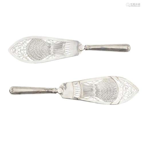 A matched pair of George III silver fish slices Length: 32cm