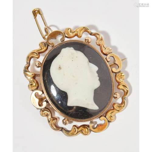 A mid-Victorian cameo pendant Overall: 55mm x 50mm