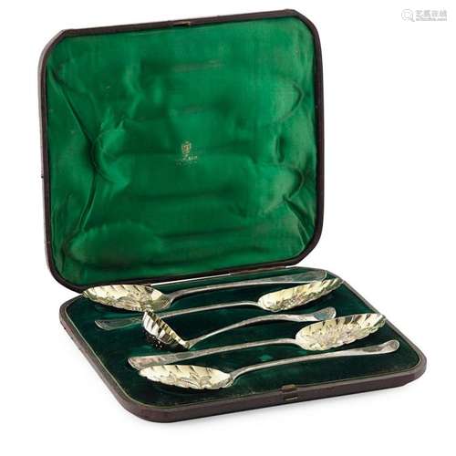 A cased set of George IV berry spoons Length: 23cm, weight: 9.31oz