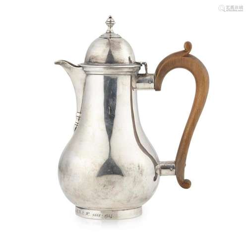 A hot water pot Height: 23cm, weight: 12oz