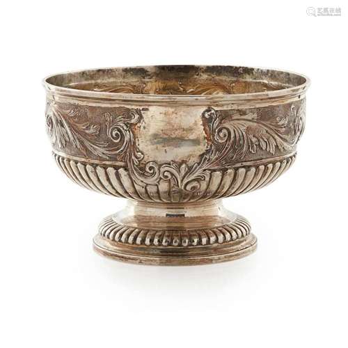 A punch bowl Width: 23cm, weight: 29oz