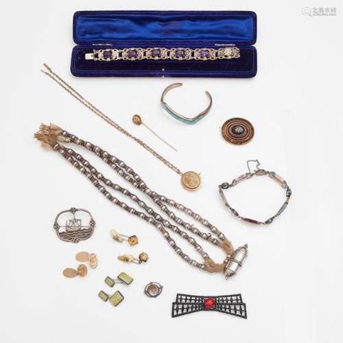 A collection of jewellery