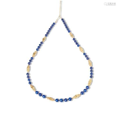 A beaded lapis lazuli necklace Length: 68cm