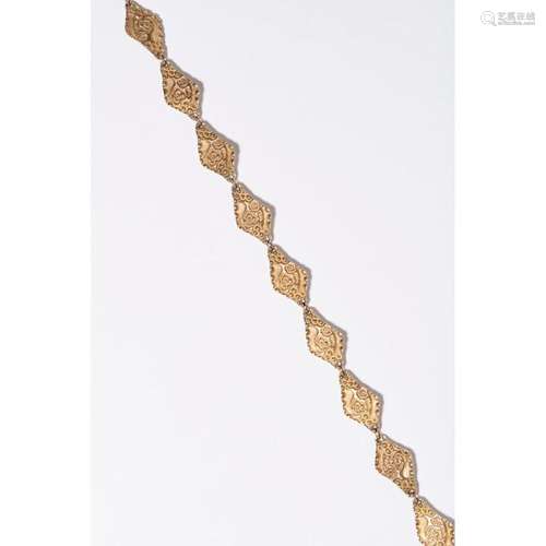 A contemporary 9ct gold necklace Length: 45cm, 41.2g