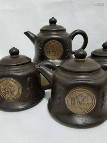 Set of four beauty zi sha teapots