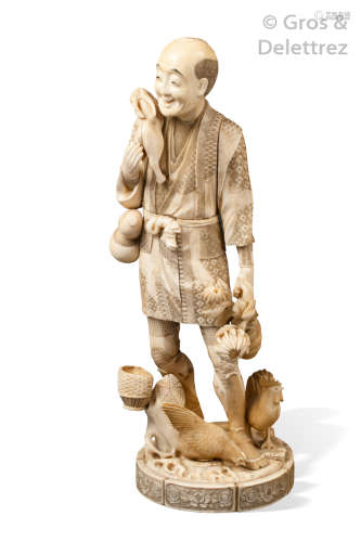 Japon vers 1900 Grand okimono en ivoire sculpté r...
