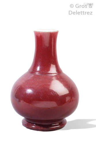 Chine, XIXe siècle Vase piriforme en porcelaine e...