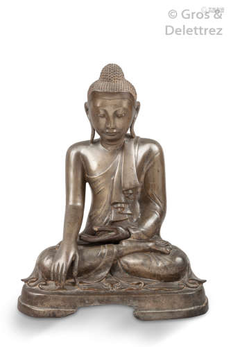 Thaïlande, Xxe siècle. Deux Bouddha en bronze de ...