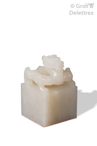 Chine, XXe siècle Sceau carré en jade blanc, la p...