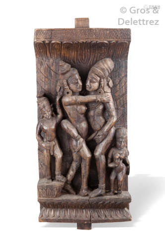 Inde, début XXe siècle Panneau en bois sculpté re...