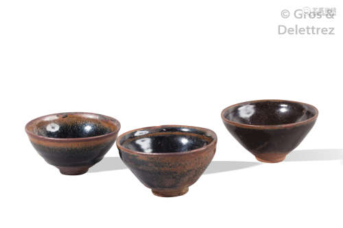 Chine, période Song Lot de trois bols en céramiqu...