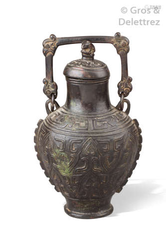 Chine, XVIII XIXe siècle Vase couvert de forme Hu...