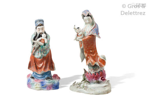 Chine, fin XIXe siècle Deux statuettes en porcela...