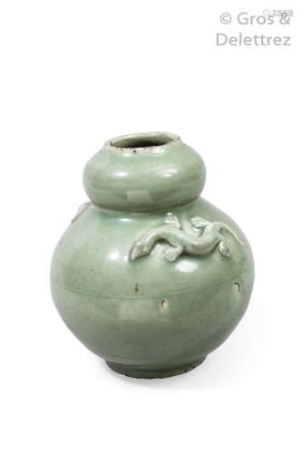 Chine, période Ming, début XVIIème Vase en forme ...