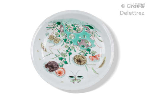 Chine, période Kangxi Assiette en porcelaine et é...