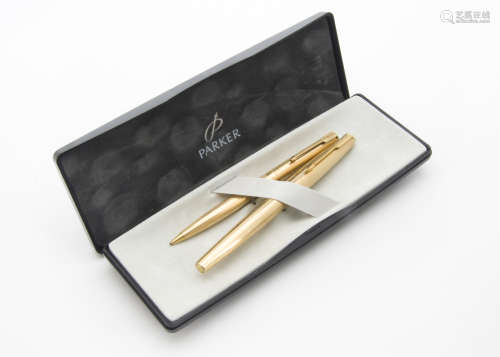 A Parker gold plated fountain pen and pencil set