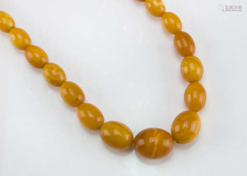 An Art Deco period amber bead necklace