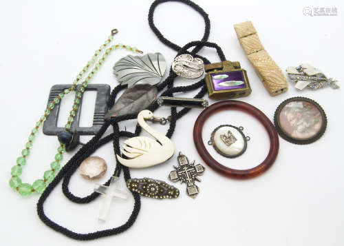 A collection of jewellery and other items