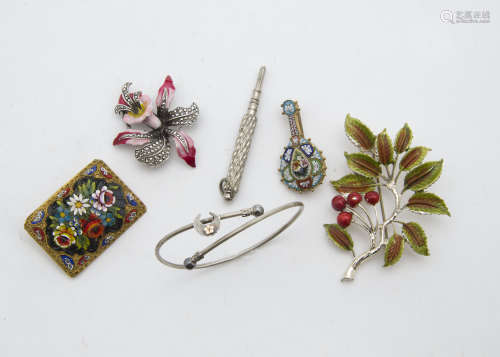 A collection of Victorian and later costume jewellery