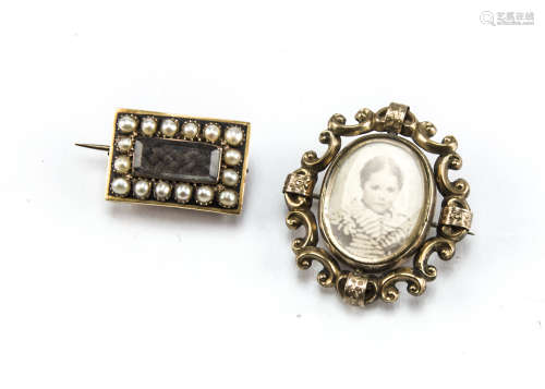A Georgian gold and seed pearl mourning brooch