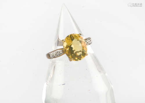 A modern 9ct gold fire opal ring