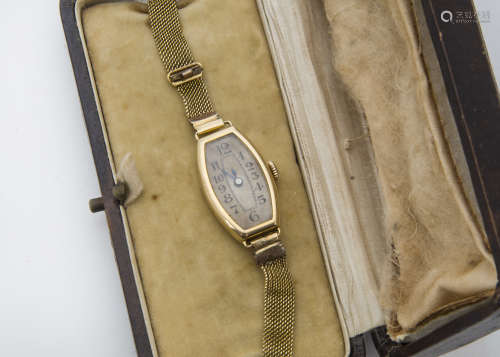 An Art Deco period 18ct gold cased lady's wristwatch
