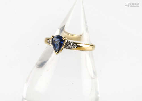 A modern 18ct gold Ceylon sapphire and diamond ring