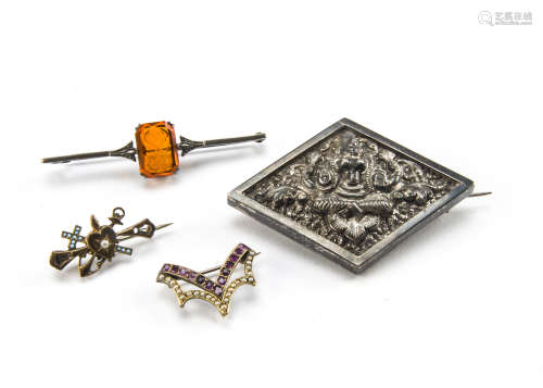 Four 19th and 20th Century brooches