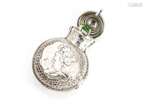 An Edwardian silver scent bottle holder