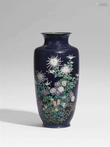 A large cloisonné enamel vase. Late 19th century