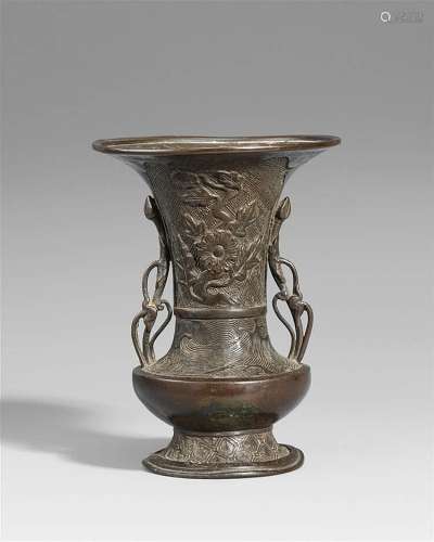 A bronze vase. 17th/18th century