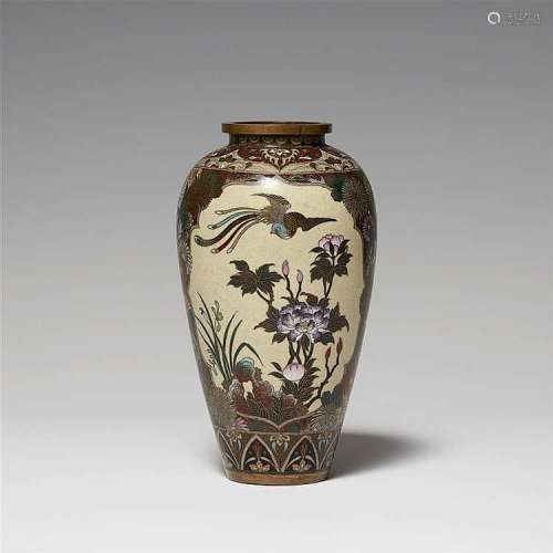 A cloisonné enamel vase. Late 19th century