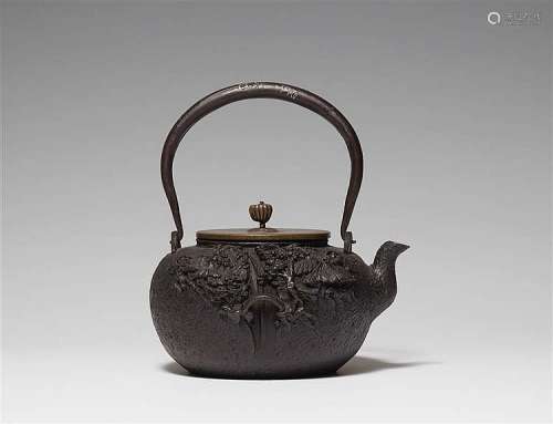 An iron water kettle (tetsubin). Early 20th century