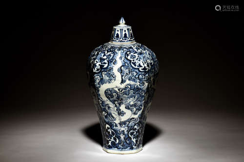 BLUE AND WHITE 'DRAGON' OCTAGONAL VASE WITH LID