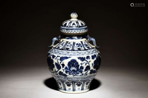 BLUE AND WHITE 'FLOWERS' JAR WITH HANDLES AND LID