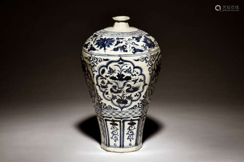BLUE AND WHITE OPEN MEDALLION OCTAGONAL VASE, MEIPING