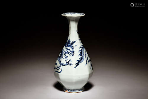 BLUE AND WHITE 'DRAGON' OCTAGONAL BOTTLE VASE