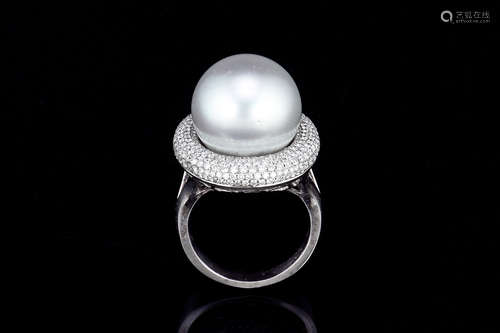 18K WHITE GOLD TAHITIAN PEARL AND DIAMOND RING