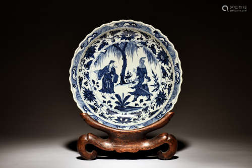 BLUE AND WHITE 'PEOPLE' FLORIFORM DISH