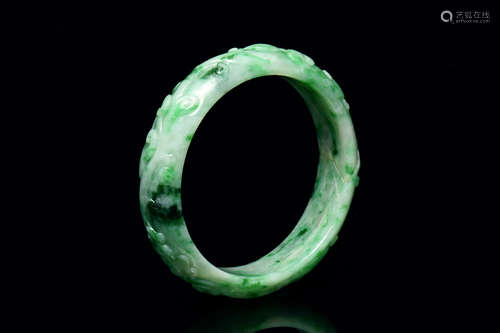 JADEITE CARVED 'RUYI' BANGLE WITH CERTIFICATE