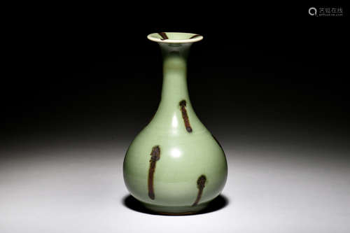 LONGQUAN WARE BOTTLE VASE