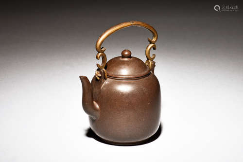 YIXING ZISHA TEAPOT WITH LIFTING HANDLE