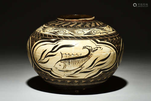 CIZHOU WARE 'FISH' JAR