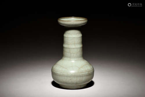 LONGQUAN WARE VASE WITH XUAN PATTERNS