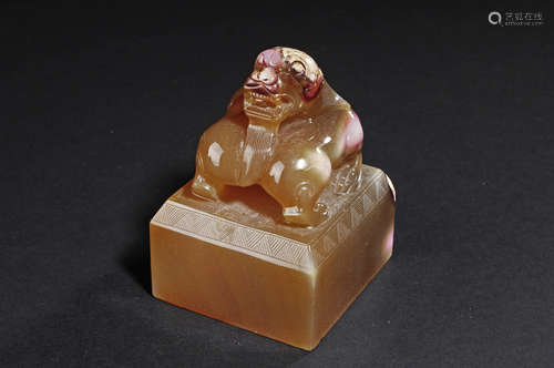 AGATE CARVED 'MYTHICAL BEAST' STAMP SEAL