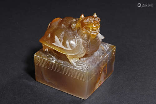 AGATE CARVED 'DRAGON TURTLE' STAMP SEAL