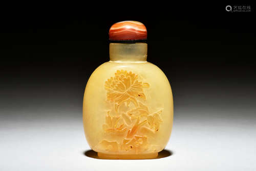 AGATE CARVED 'FLOWERS' SNUFF BOTTLE