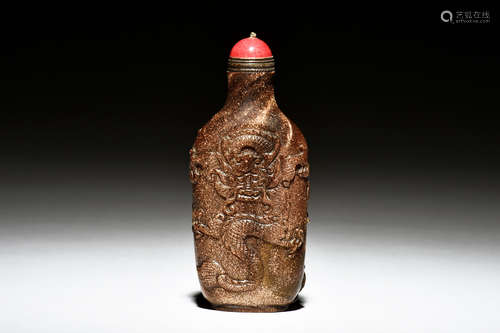 CARVED 'DRAGON' SNUFF BOTTLE