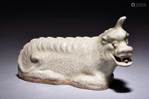 DING WARE 'MYTHICAL BEAST' PAPER WEIGHT